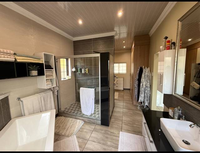 4 BEDROOM GATED ESTATE FOR SALE IN VANDERBIJLPARK SE 8